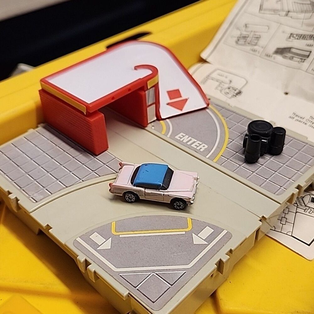 Vintage Galoob Micro Machines Travel City Playsets Lot of 5 With 7 Cars - Picture 5 of 8